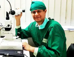 الدكتور نيتين ديدهيا-أخصائي-جراحة-الليزك-في-مومباي.