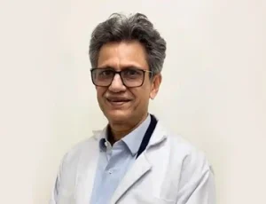 الدكتور-هارش-كومار---طبيب-عيون-في-مركز-البصر-في-دلهي،-الهند