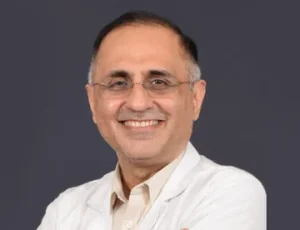 الدكتورة-فينيت-راترا---طبيب-عيون-أول