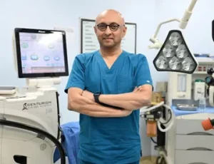 دكتور-سوديبتو-باكراسي---طبيب-عيون-في-جورجاون